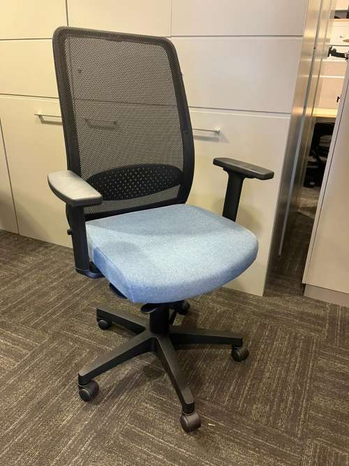 Ergonomic Mesh Back Operator Chair with Arms