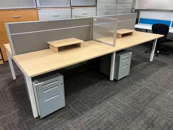 4-Way Cluster with Mobile Pedestals & Divider